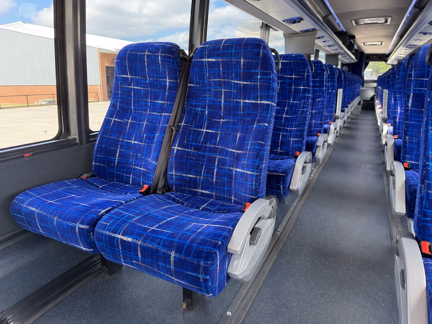 buses for the sunnyslope wine trail and canyon county vineyards