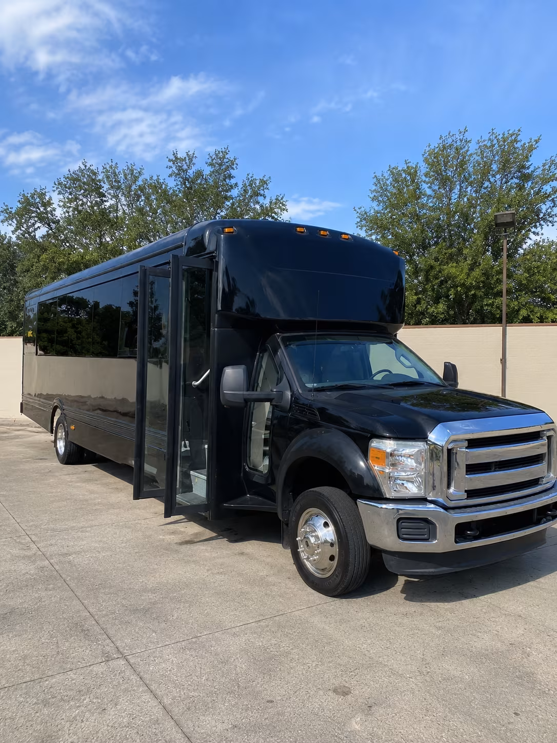 meridian 20 passenger party bus