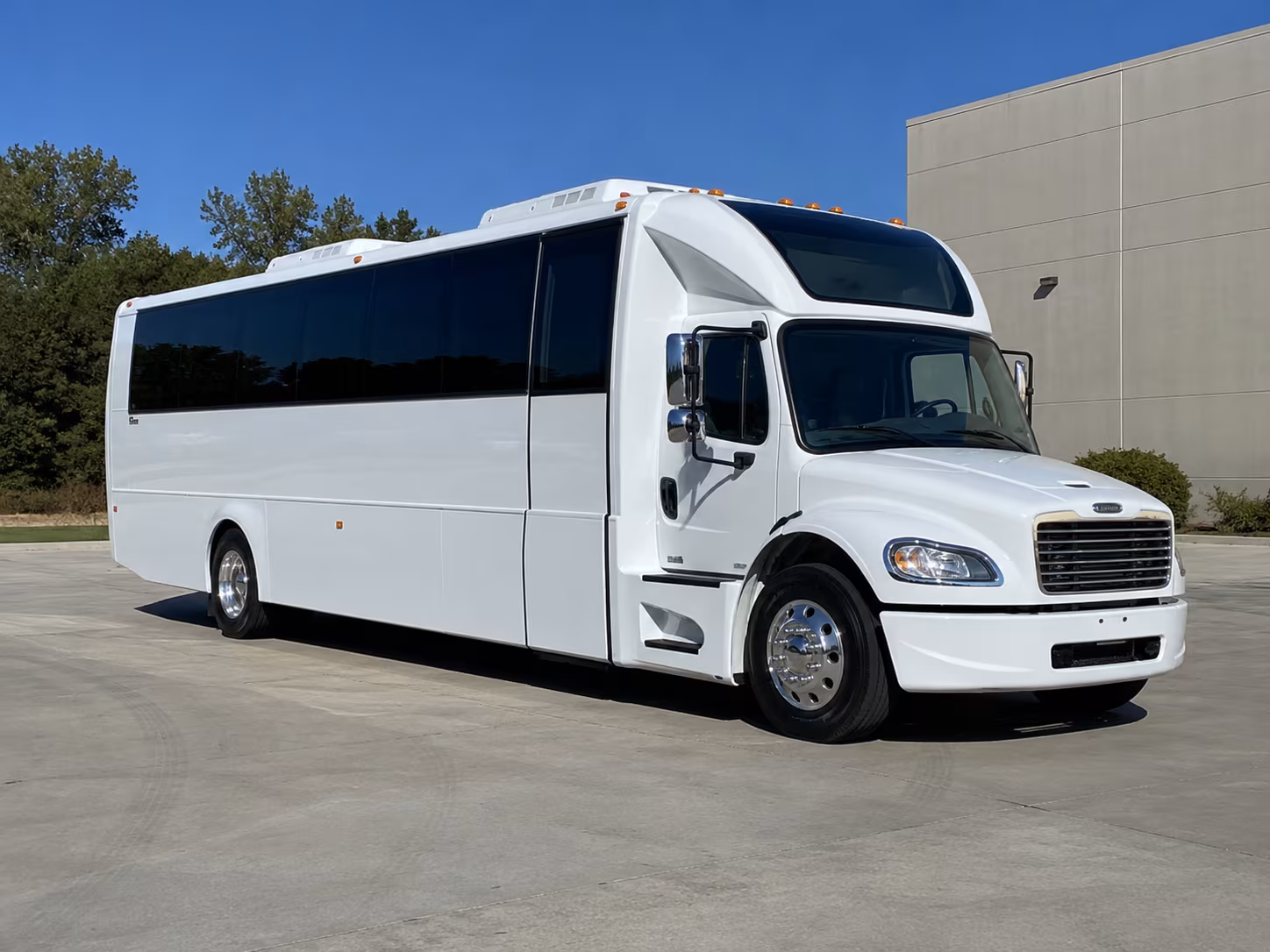 meridian 28 passenger party bus